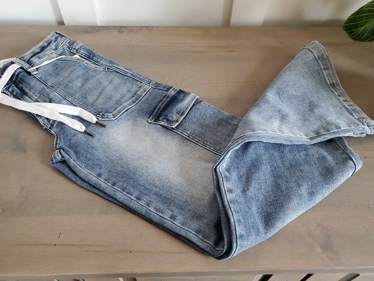 Mid Rise Cargo Style Wide Straight Leg Jeans