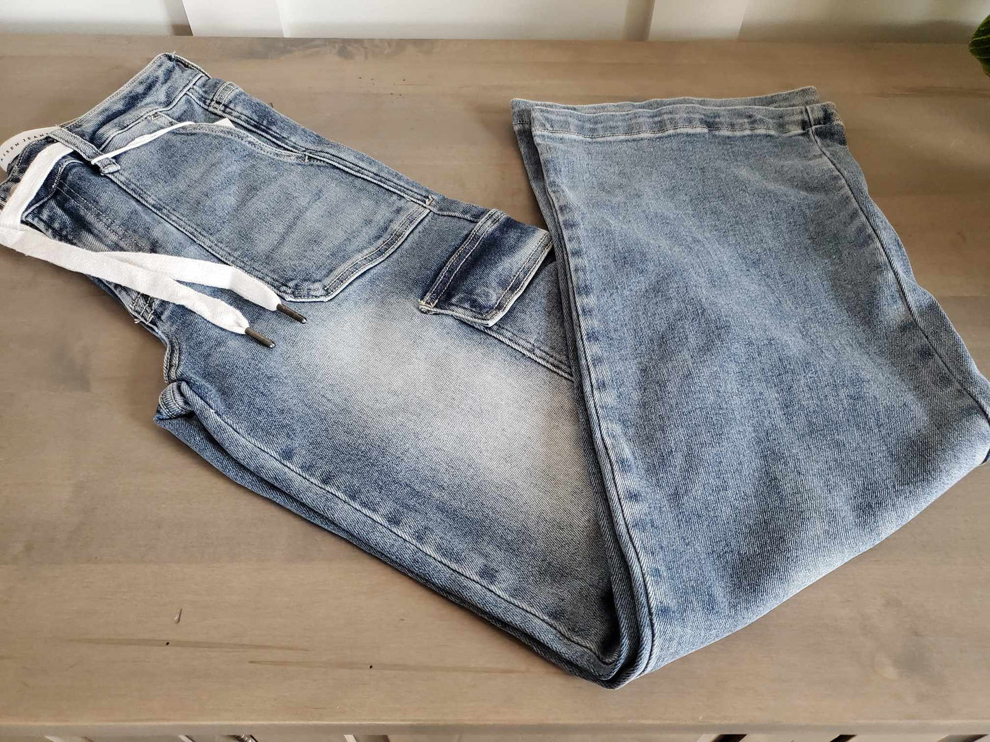 Mid Rise Cargo Style Wide Straight Leg Jeans