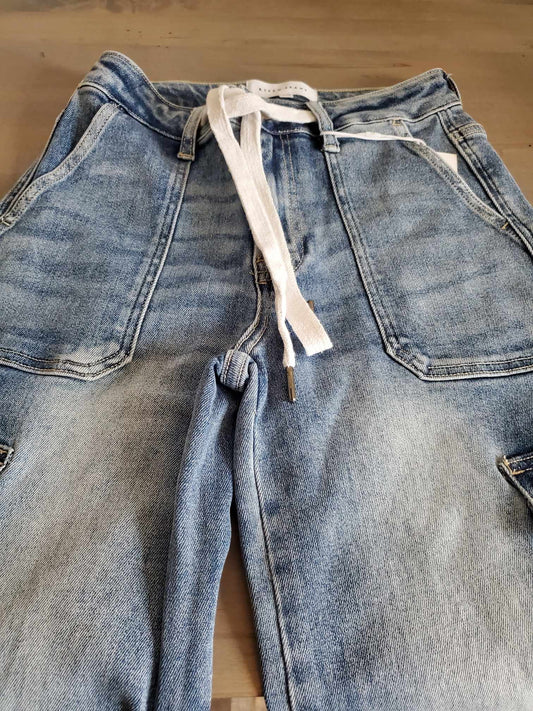 Mid Rise Cargo Style Wide Straight Leg Jeans