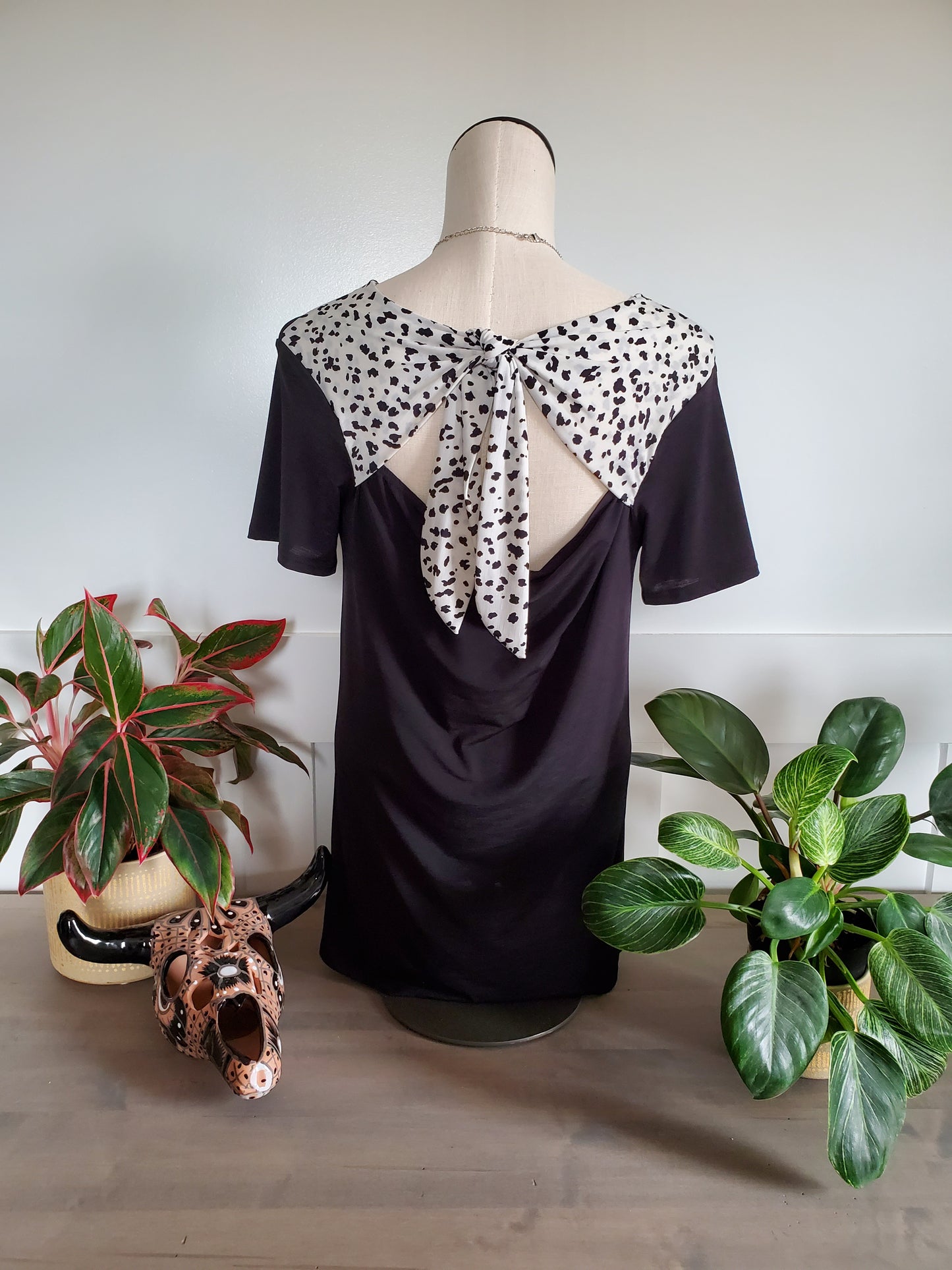 Black Cheetah Bow Back